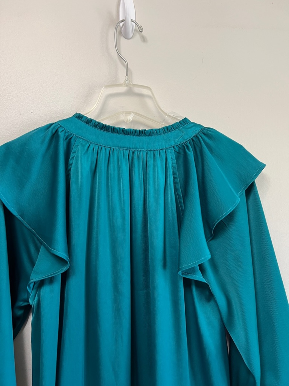 Entro Emerald Green Teal Ruffle-Shoulder Satin Blouse Split V-Neck S” - Picture 10 of 11